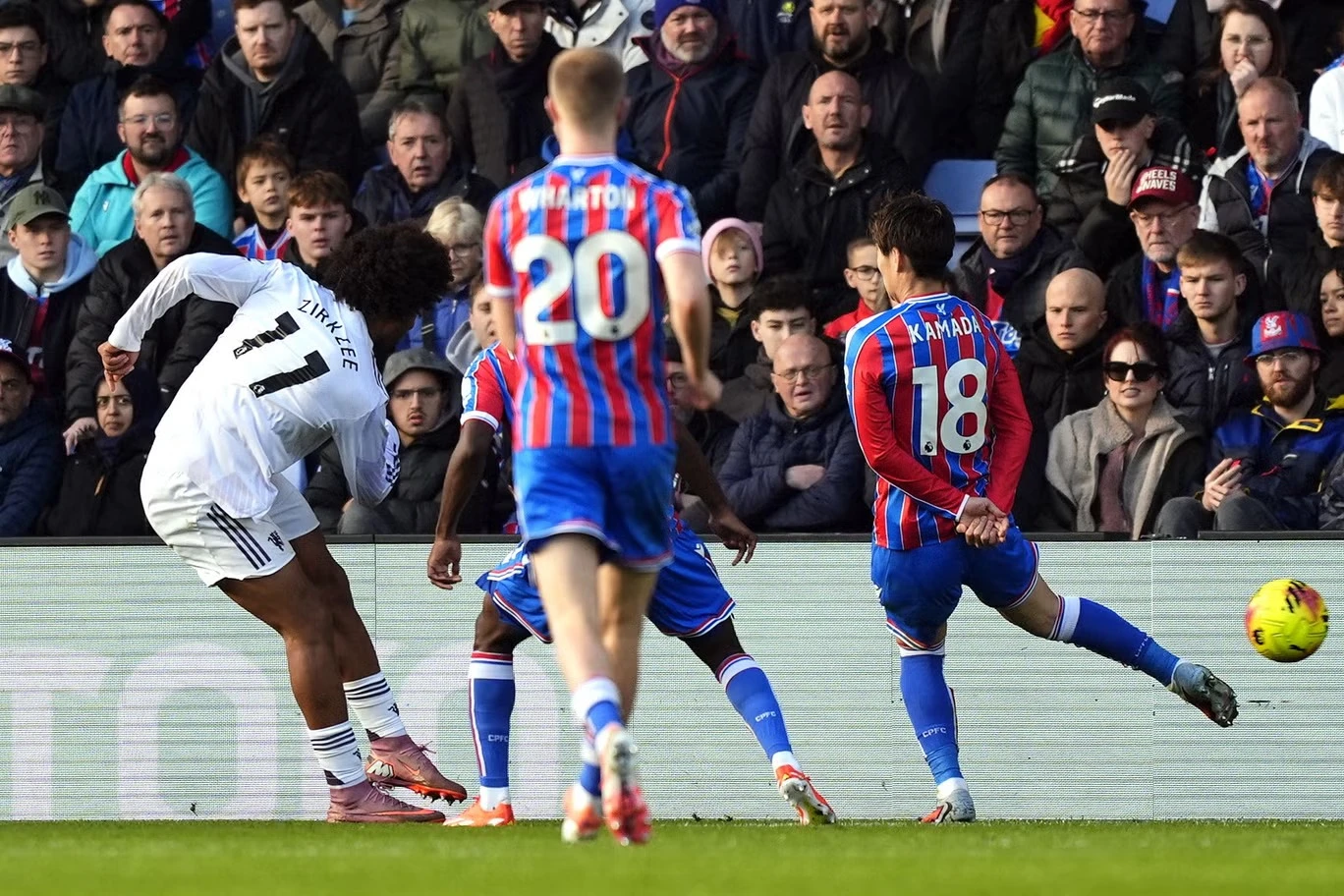 Mount, Zirkzee Goals Lift Man Utd to Sixth, End Crystal Palace Home Run